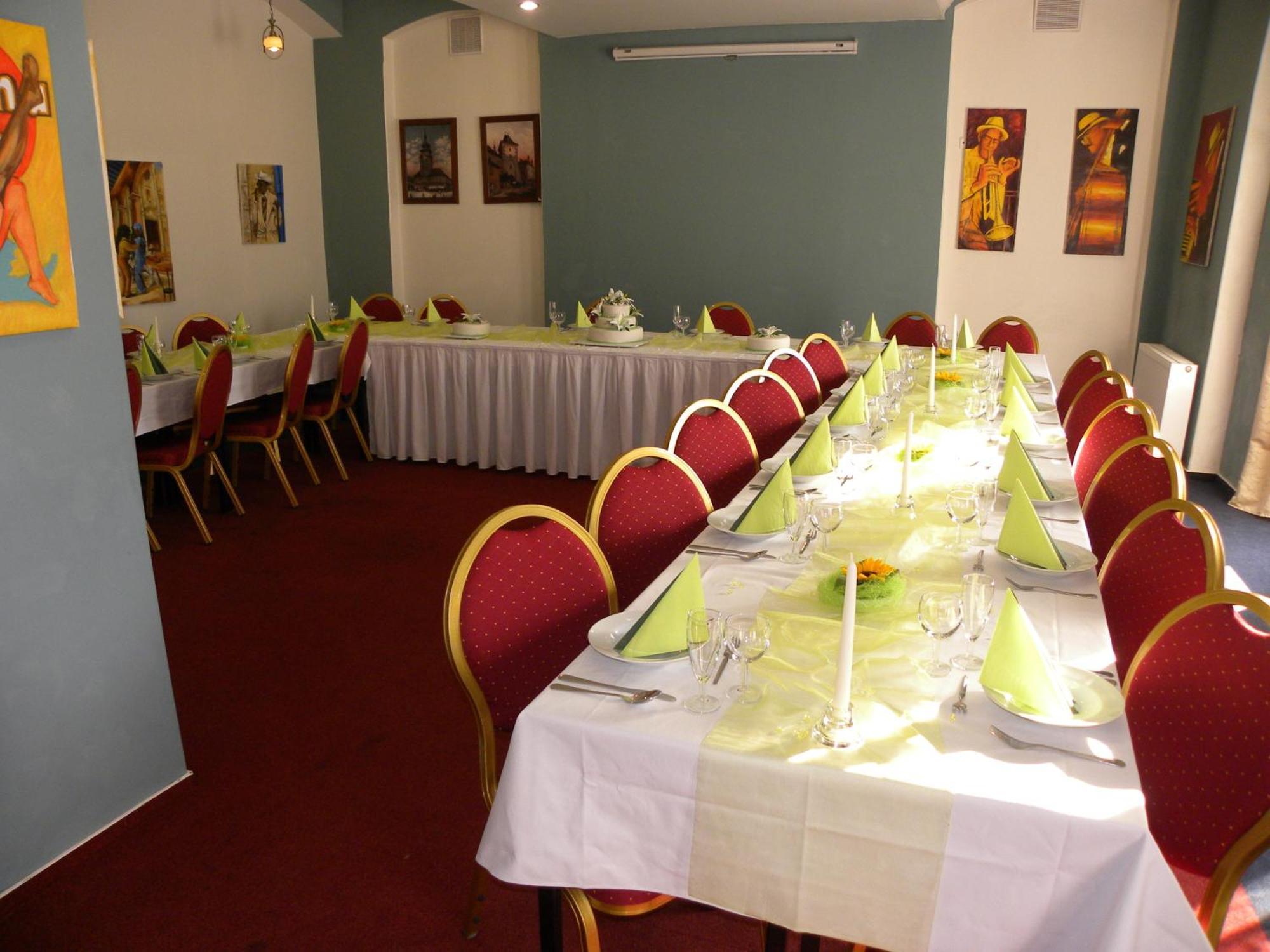 Hotel Cerny Orel Zatec Dış mekan fotoğraf
