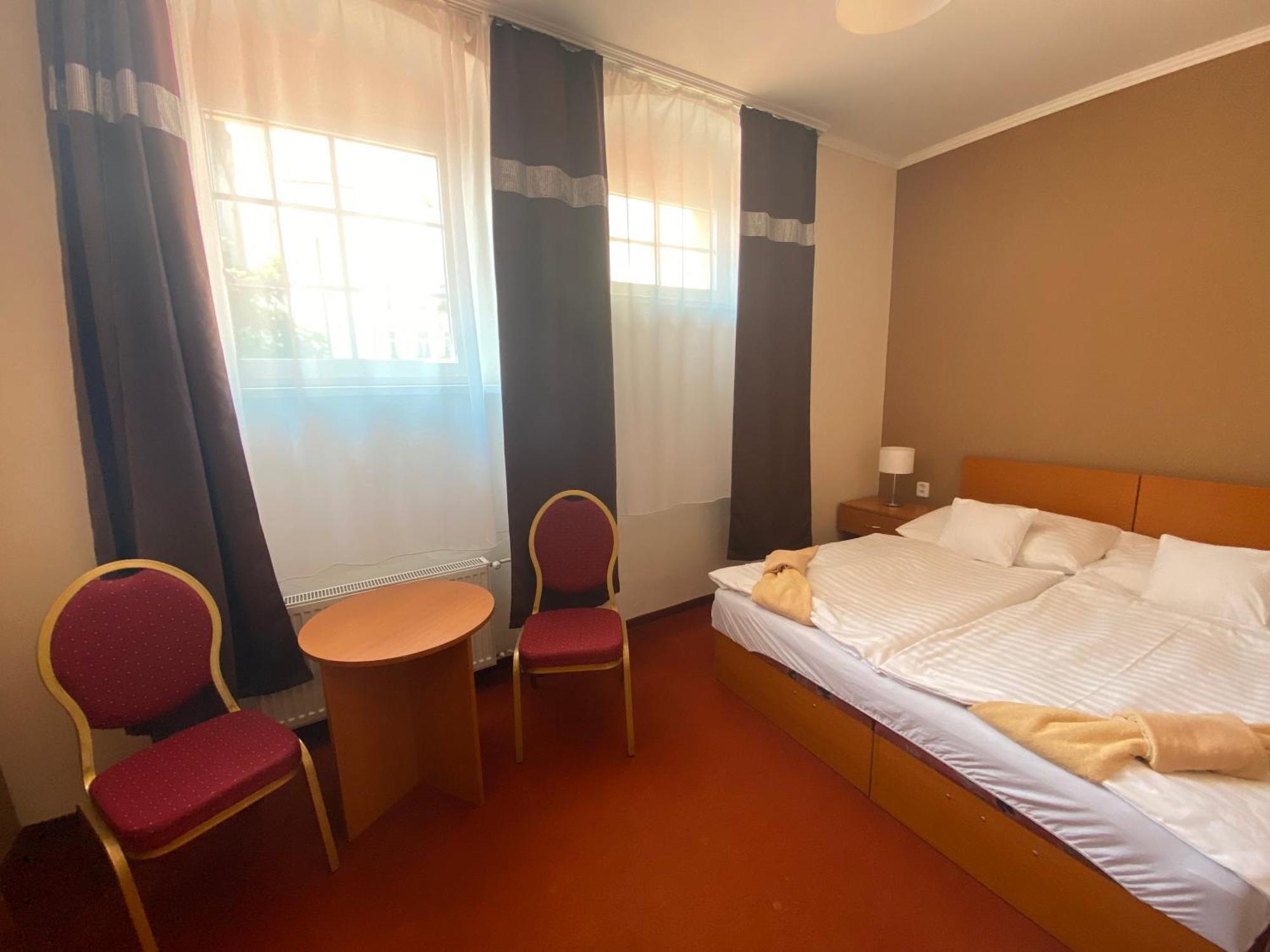 Hotel Cerny Orel Zatec Dış mekan fotoğraf