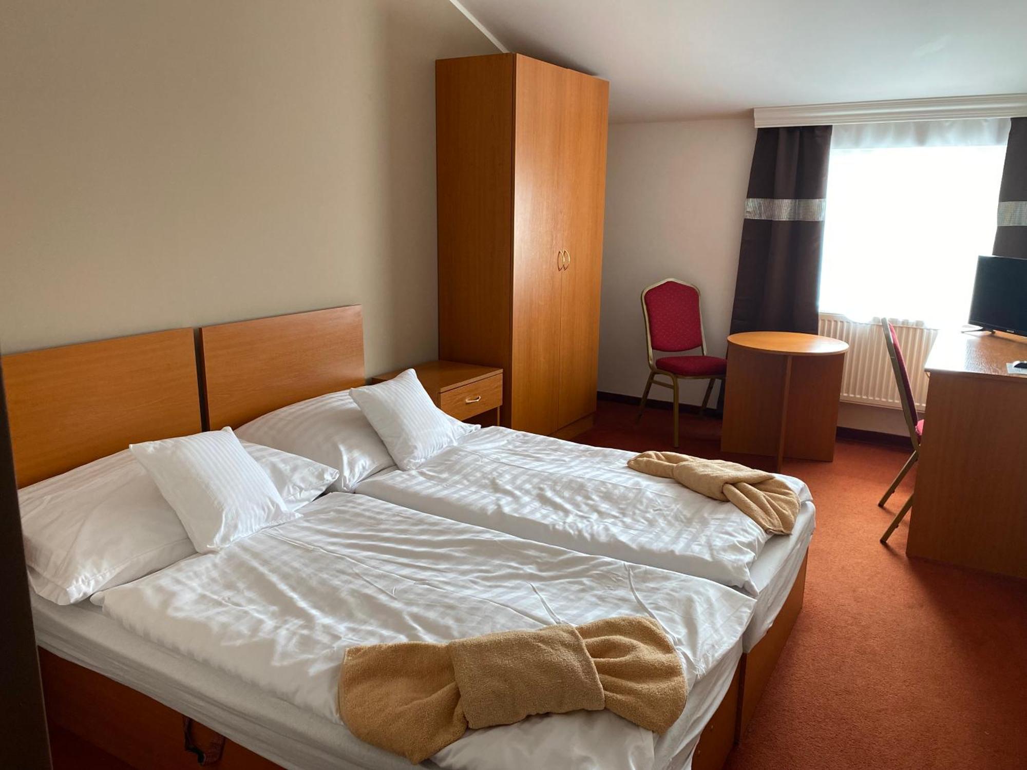 Hotel Cerny Orel Zatec Dış mekan fotoğraf